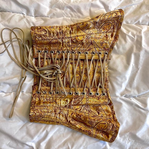 **Vintage Elegance: Gold Lace Handcrafted Corset** - Picture 6 of 8